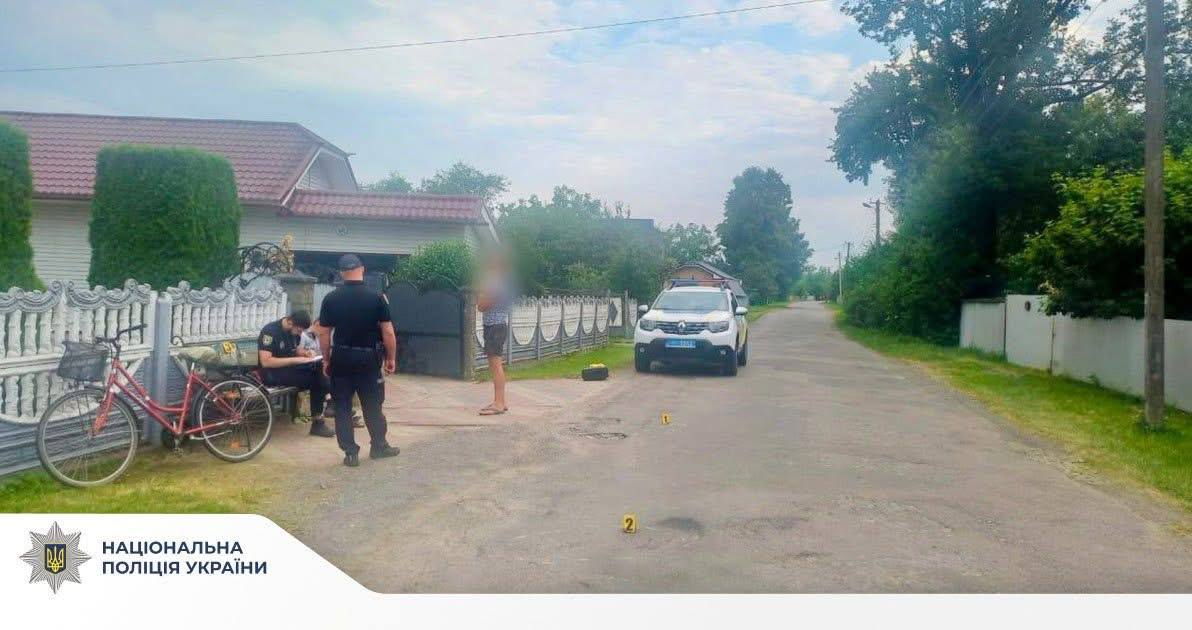 На Прикарпатті водій збив велосипедистку і втік з місця аварії