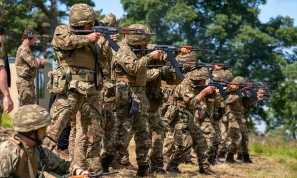 У Великій Британії назвали 10 країн, які тренують українських військових