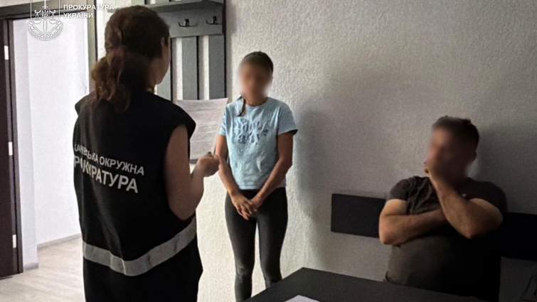 Закарпатка знімала порно з 13-річною донькою