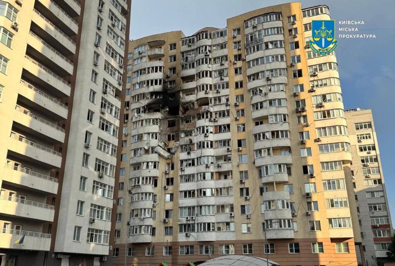 З'явилися нові фото з місця вибуху у Києві