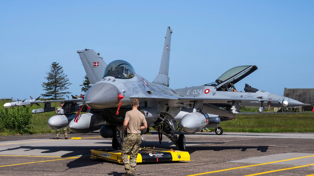 Перші F-16 із Данії затримаються на пів року: ЗМІ назвали причину
