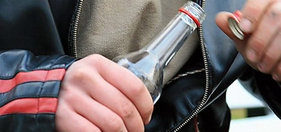 На Волині чоловіка ув’язнили на 4 роки за крадіжку пляшки горілки
