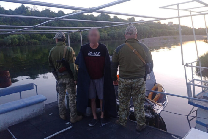 Громадянин Молдови переплив Дністер, аби побачитися з коханою: чоловіка затримали