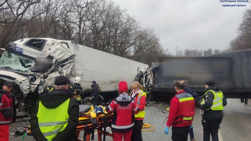 Смертельна автотроща вантажівок біля Львова: стали відомі нові деталі