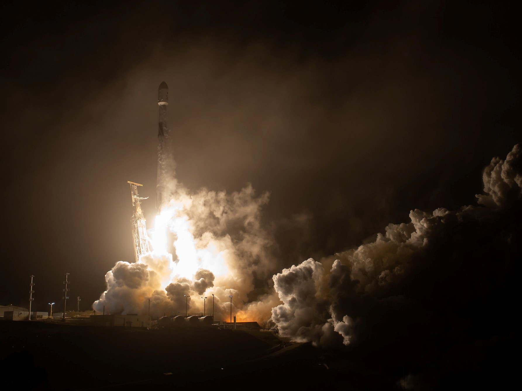 NASA запустило космічний корабель, щоб спробувати збити астероїд