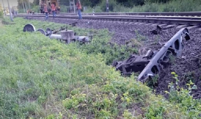 На Львівщині зійшов із рейок вагон, 12 поїздів затримуються