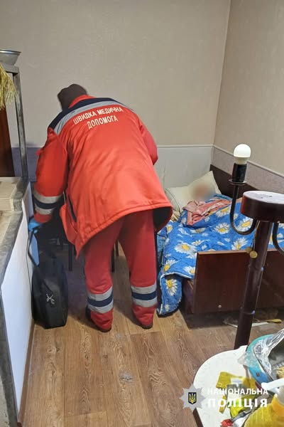 На Черкащині 90-річна жінка провела кілька днів у будинку із померлим сином: деталі