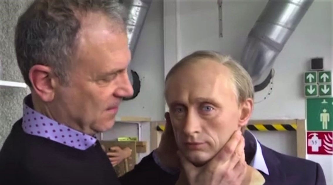 З музею у Парижі прибрали воскового Путіна. Його пошкодили відвідувачі