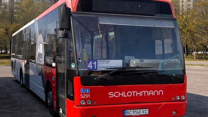 Більше комфорту на Сихів: на маршрут №41 виїхав новий сучасний автобус