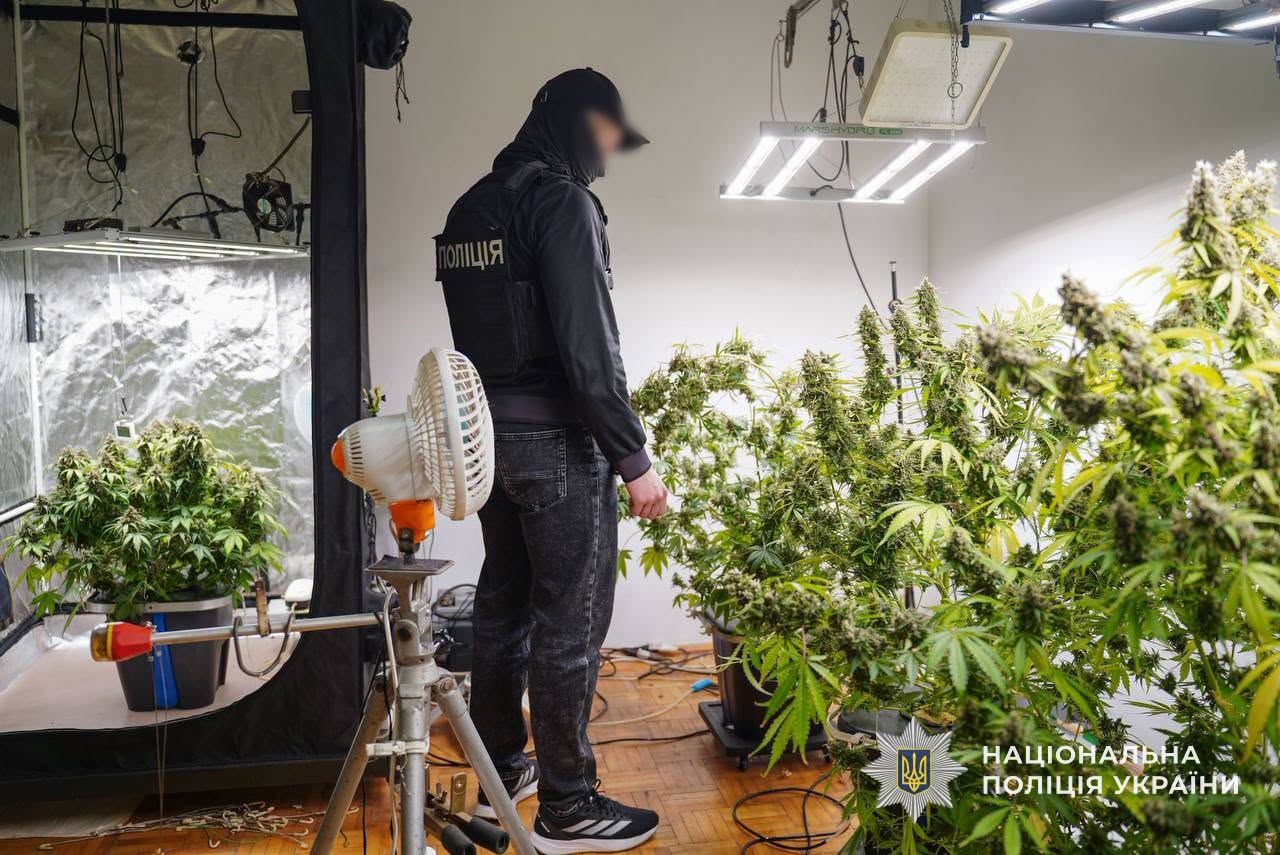 Спецоперація "Джентльмени": на Закарпатті накрили мережу підпільних нарколабораторій