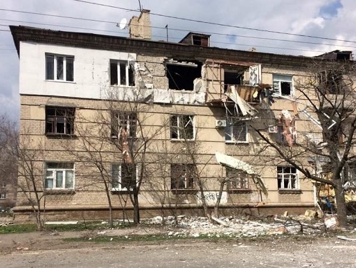 Обстріли на Луганщині: окупанти завдали удару по багатоповерхівці