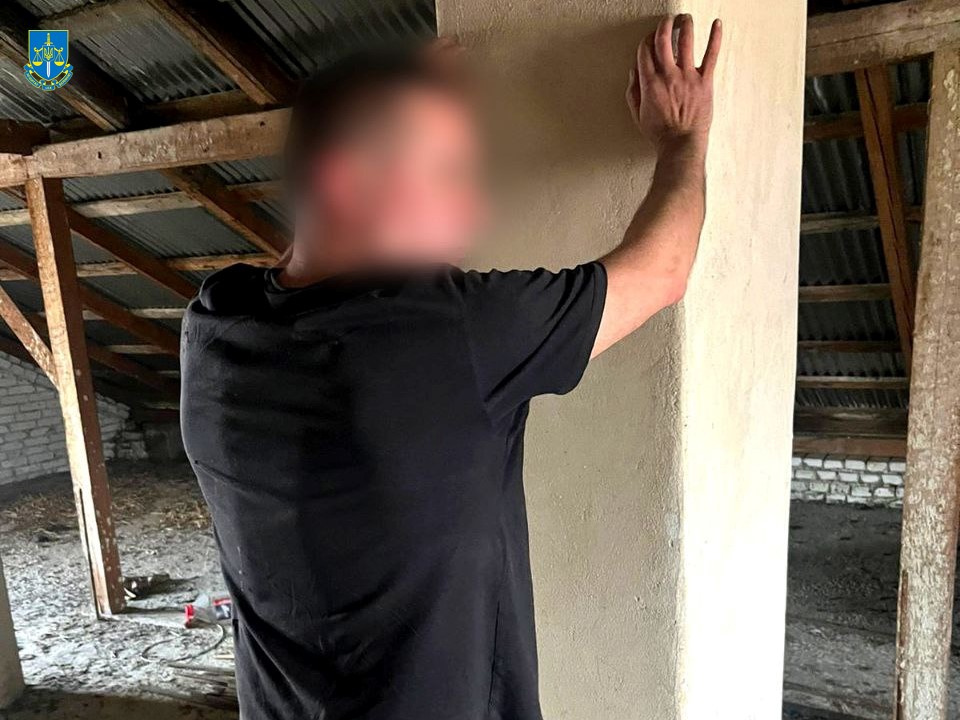 За «документ» – 3 тисячі доларів: на Львівщині «бізнесмен» допомагав із виїздом за кордон