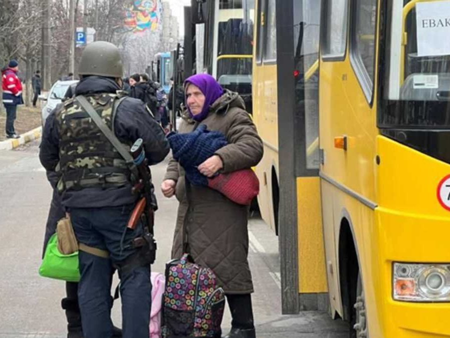 В окупованому Маріуполі шахраї розповсюджують фейк про евакуацію