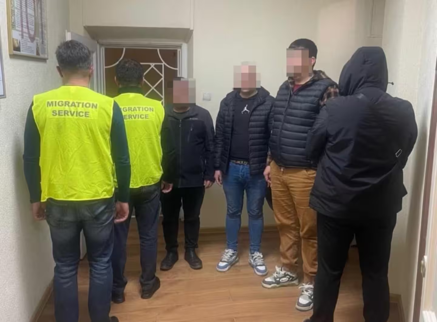 У Львові на ринку спіймали трьох іноземців, які незаконно перебували в Україні (фото)