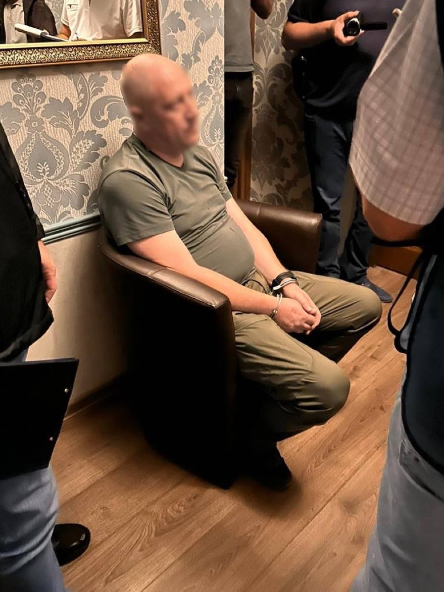 За 10 тис. доларів: начальник управління штабу продавав документи ухилянтам