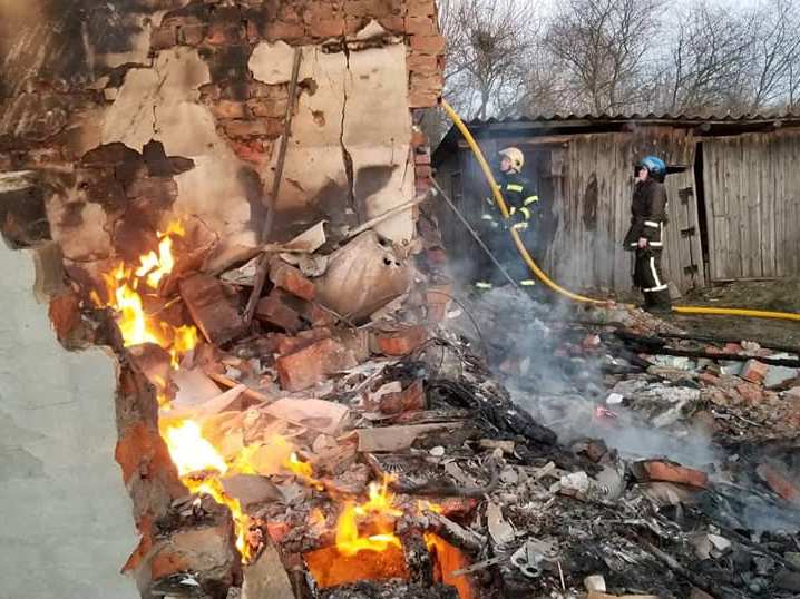 Російські окупанти вчергове обстріляли житлові будинки на Житомирщині