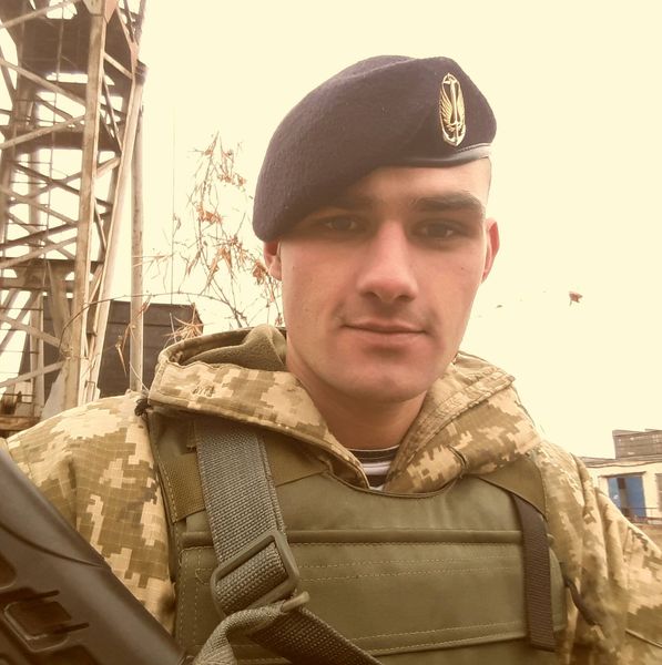 Прийняли на себе удар трьох БТГ: відомо, де загинув львівський морпіх Павло Сбитов