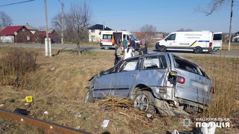 Смертельна аварія на Буковині: з'явилися фото з місця загибелі батька з сином