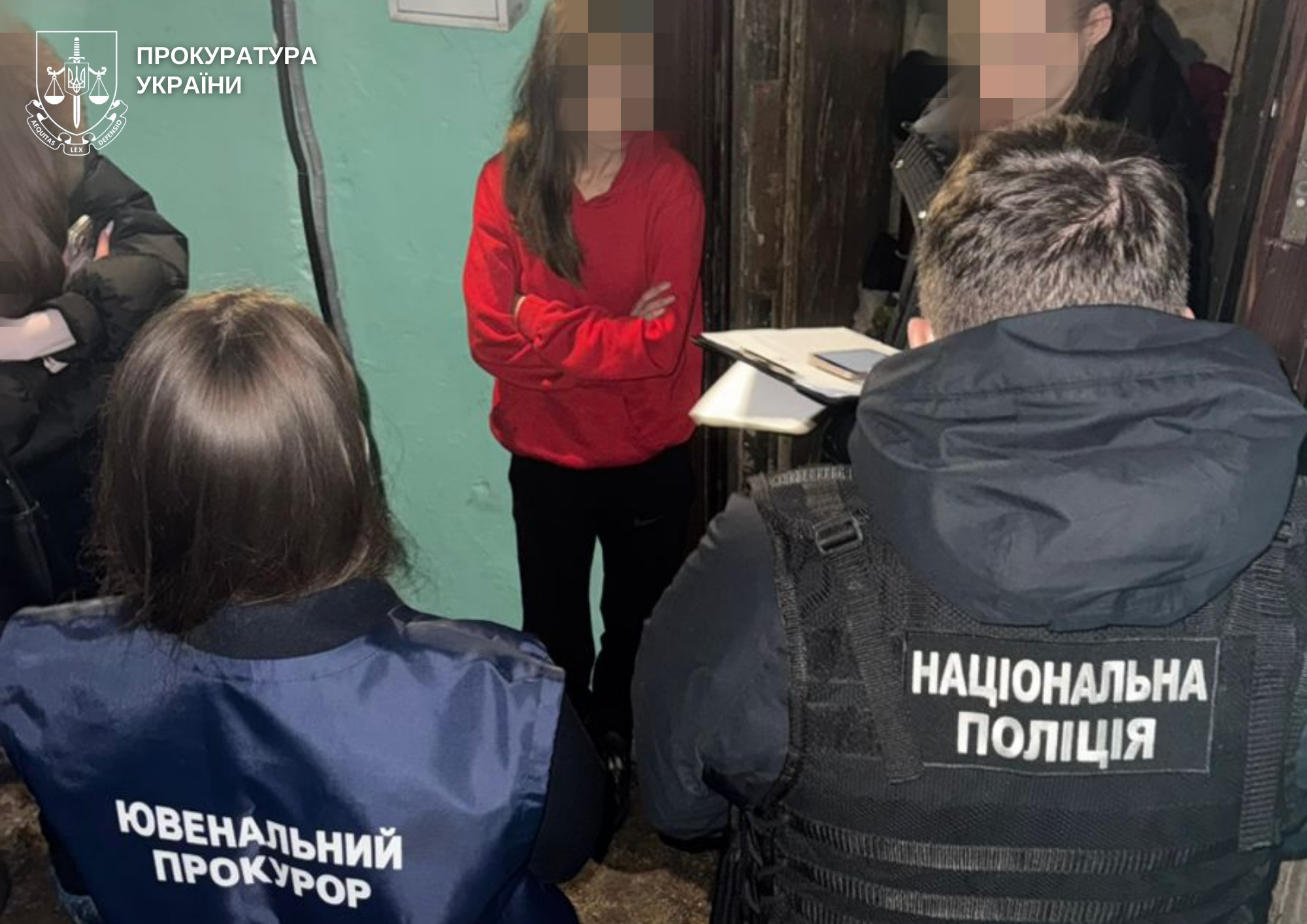 Знімала свою трирічну дитину в порно: На Волині затримали багатодітну матір