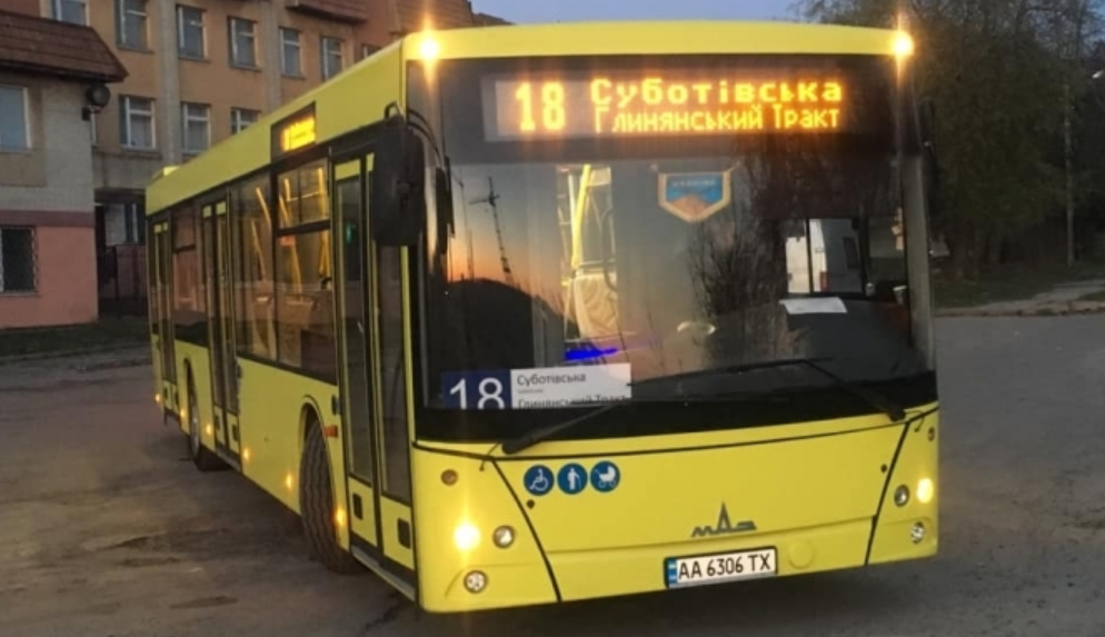 По 1700 гривень за гарячі салони: у міськраді Львова покарали відомих перевізників
