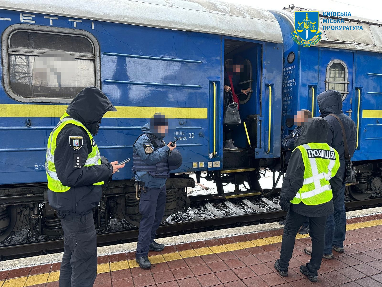 Обшуки в «Укрзалізниці»: викрили осіб, які заробляли мільйони на квитках на поїзди
