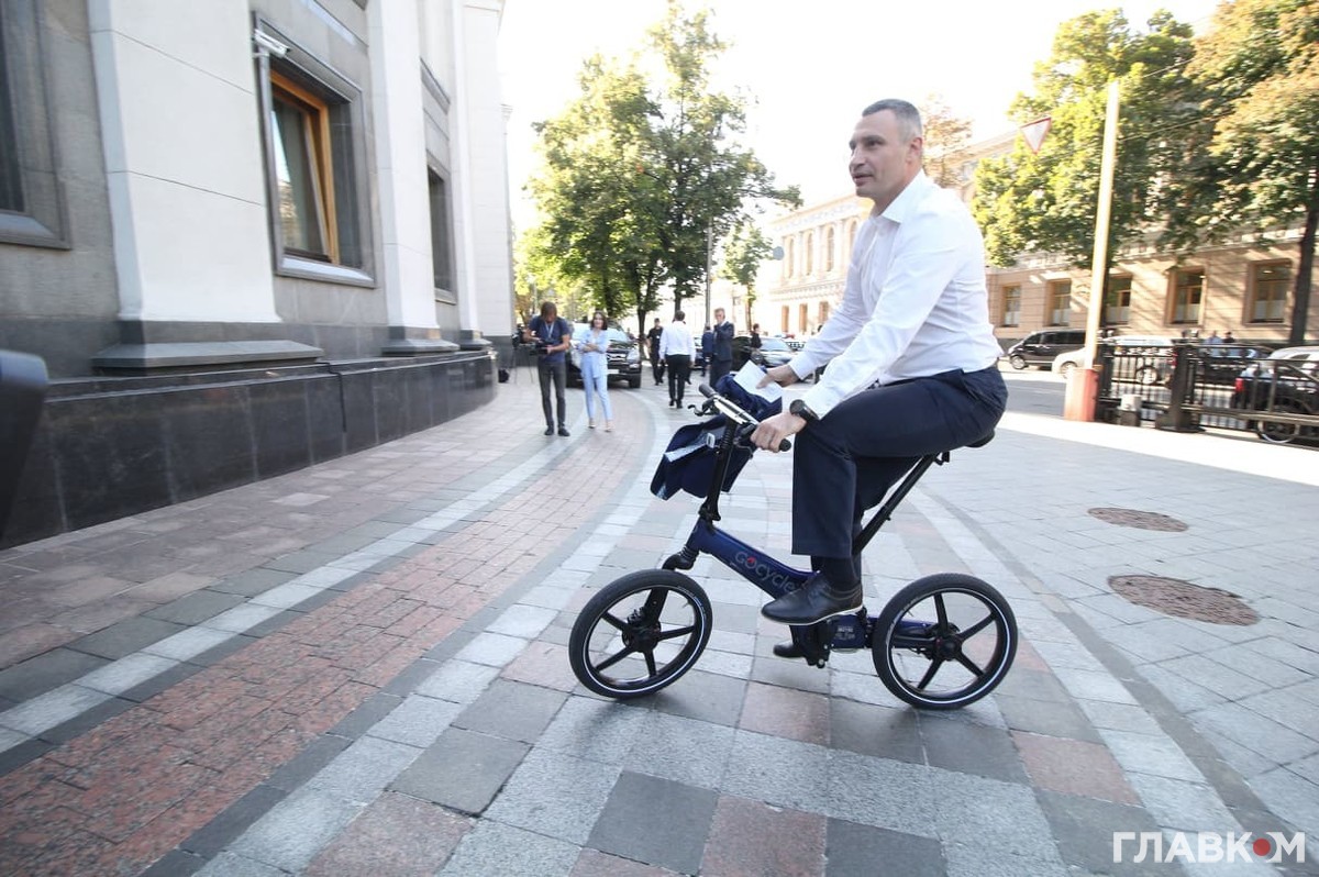 Кумедний епізод з Віталієм Кличком в українському фільмі зірвав овації в кінотеатрі