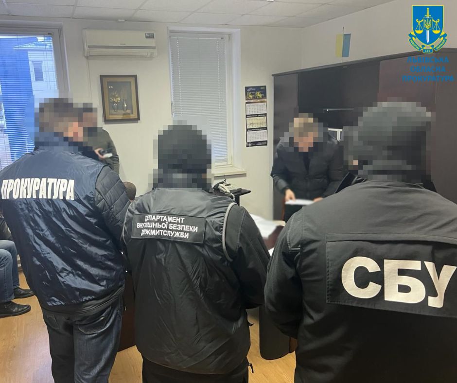 Інспектора Львівської митниці затримали на хабарі