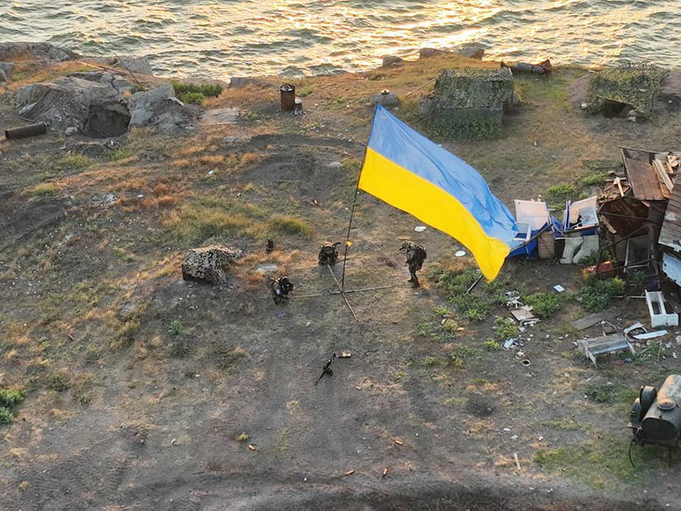 На острові Зміїний встановили державний прапор України