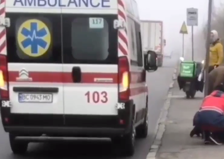 У Львові посеред вулиці раптово помер чоловік