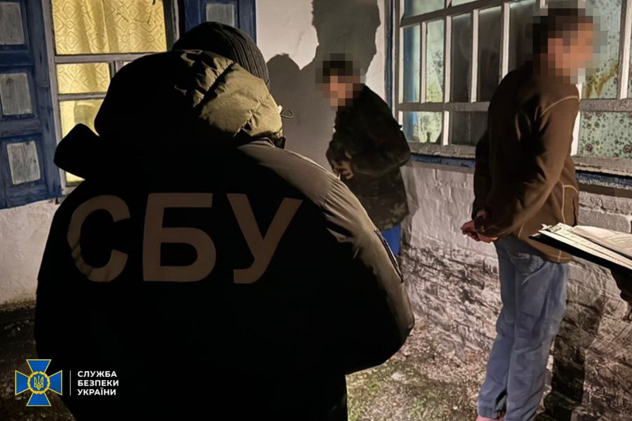 Готувалися вбити сім'ю волонтерів: СБУ затримала кілерів на Черкащині (фото)