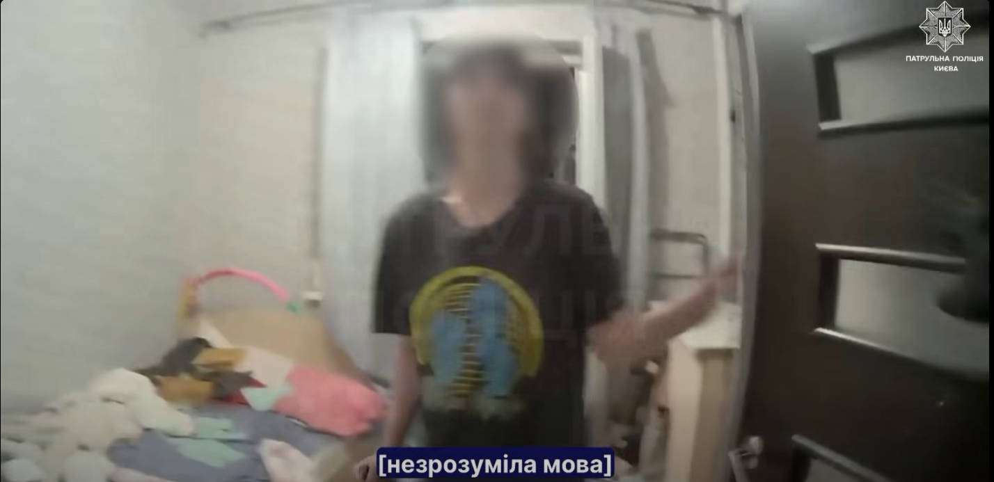 17-річний підліток із ножем нападав на родичів та поліцейського
