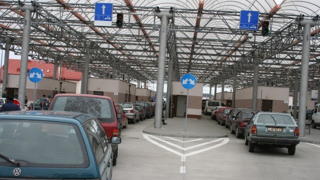 На кордоні з Польщею відкрили два піші переходи для зменшення черг