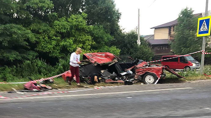 Біля Львова авто з 17-річним водієм влетіло у вантажівку. Загинули два пасажири