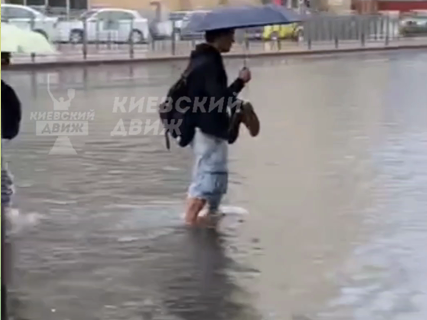У Києві після зливи вулиці пішли під воду