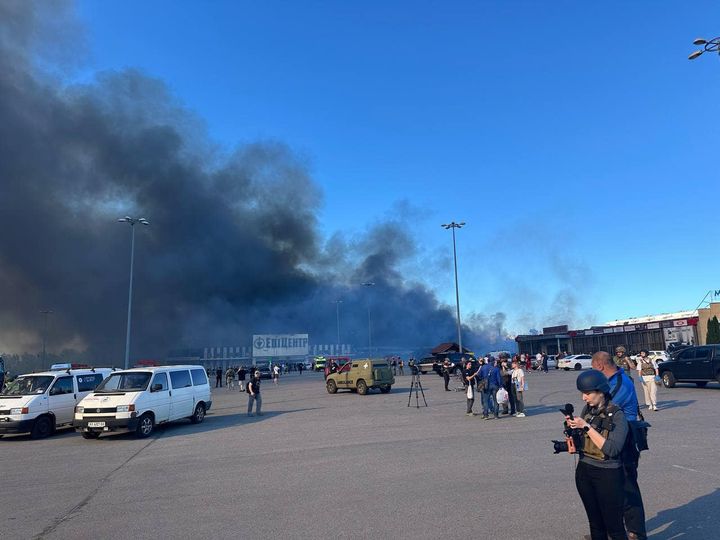 Внаслідок удару по «Епіцентру» в Харкові кількість постраждалих зросла до 35