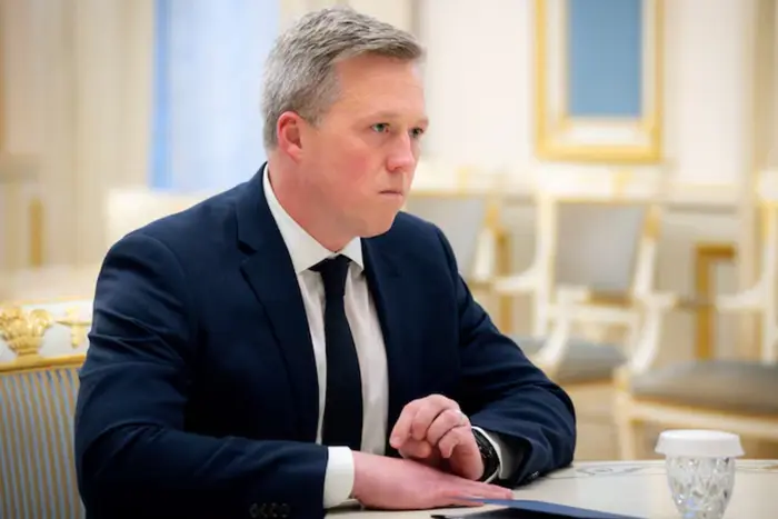 Міністр армії США зустрівся з російською делегацією: Спроби домовитися про мир тривають