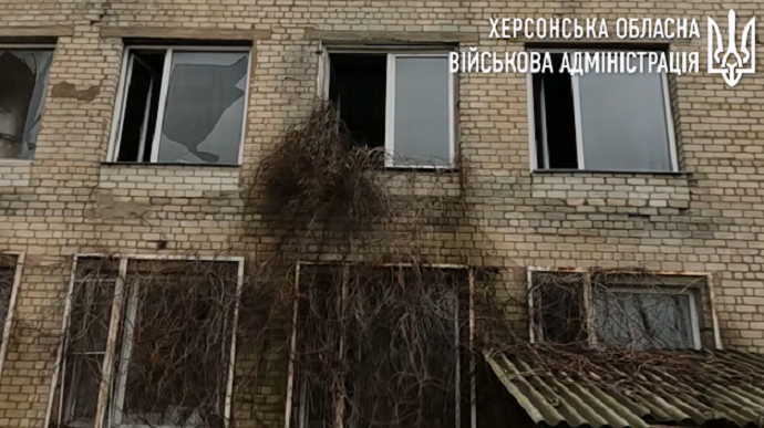 Росія вдарила по Херсону. Пошкоджено дитсадок та станцію меддопомоги