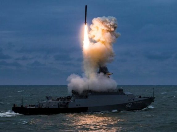 Через шторм росіяни сьогодні не залучили ракетоносії в Чорному та Азовському морях