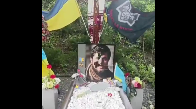 Вандали понівечили у столиці могили воїнів «Да Вінчі», «Джуса» та Петриченка
