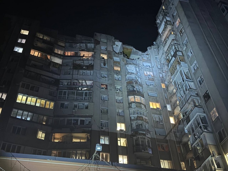Нічний удар по Одесі: фото з місця вибуху