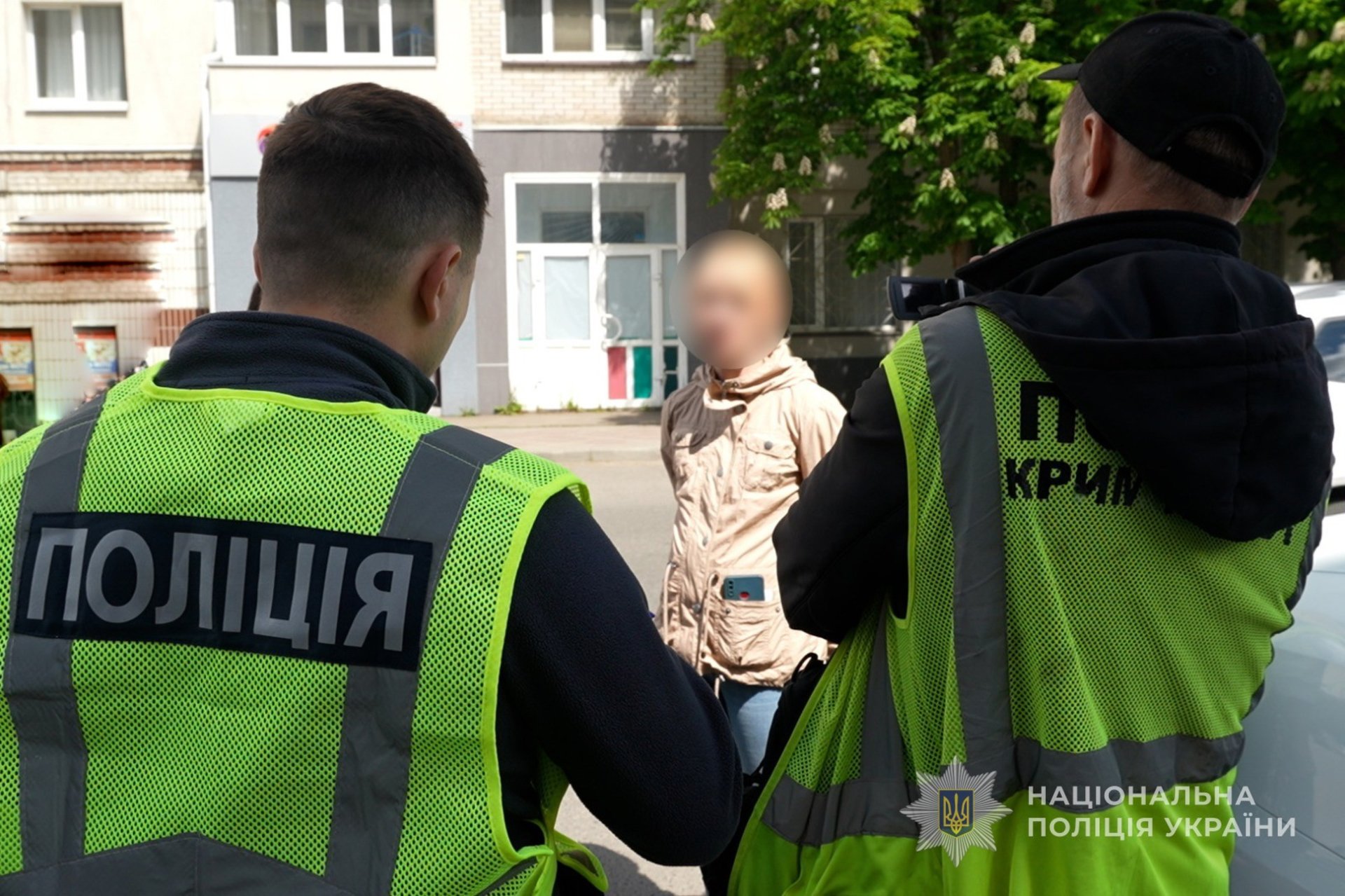 Українка намагалася продати новонароджену дитину: з'явилися фото горе-матері