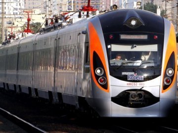 Зламався поїзд Київ-Львів: півтори години люди сидять зачинені у вагонах