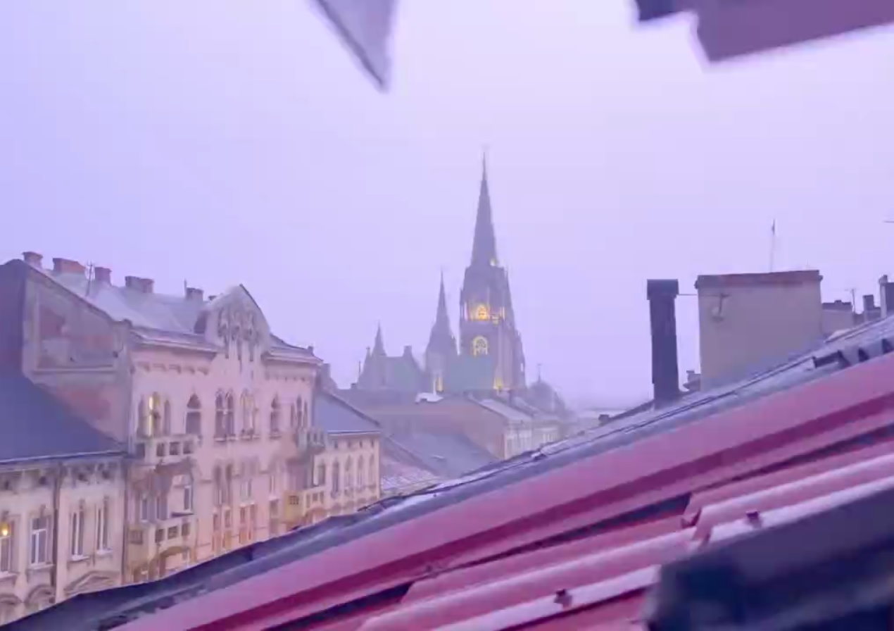 Львів накрила нічна негода: разючі кадри стихії у місті (відео)