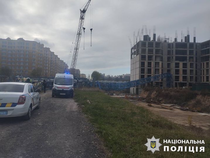 У Києві впав будівельний кран: загинув 31-річний чоловік