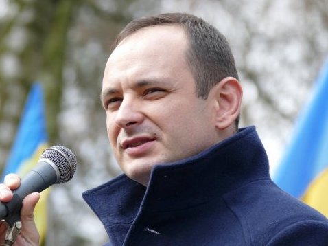 Мер Франківська попросив людей, які живуть біля аеропорту, тимчасово переїхати
