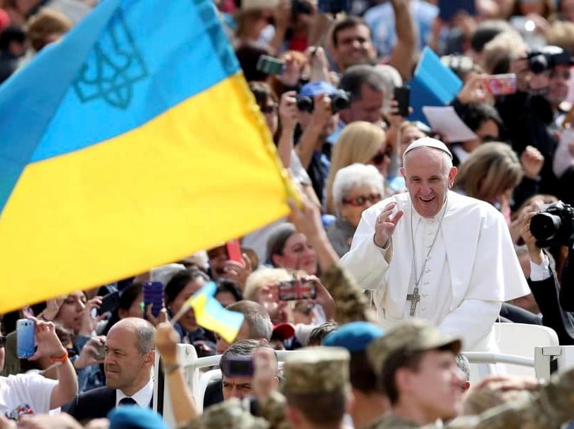 Папа Римський пожертвував особисті кошти на закупівлю «швидкої» для Львова