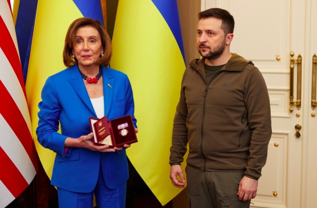 Президент України нагородив орденом княгині Ольги спікерку Палати представників США