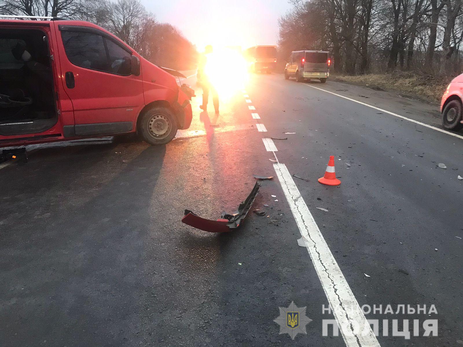 Троє людей отримали травми в аварії на дорозі у Львівському районі, серед них неповнолітні