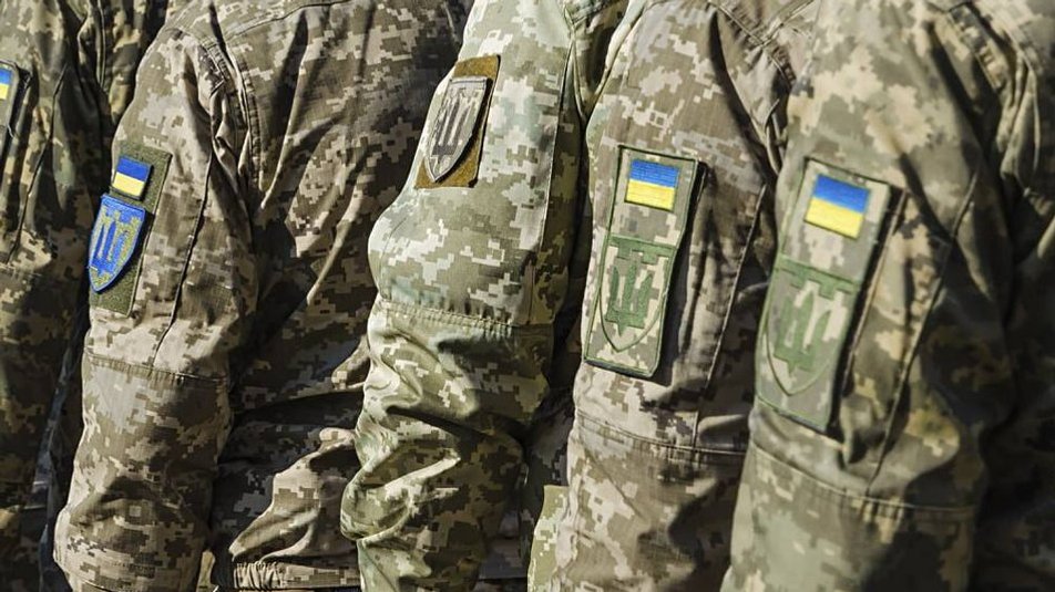 Мобілізація в Україні з 19 років: заява Разумкова, коментар Фріз