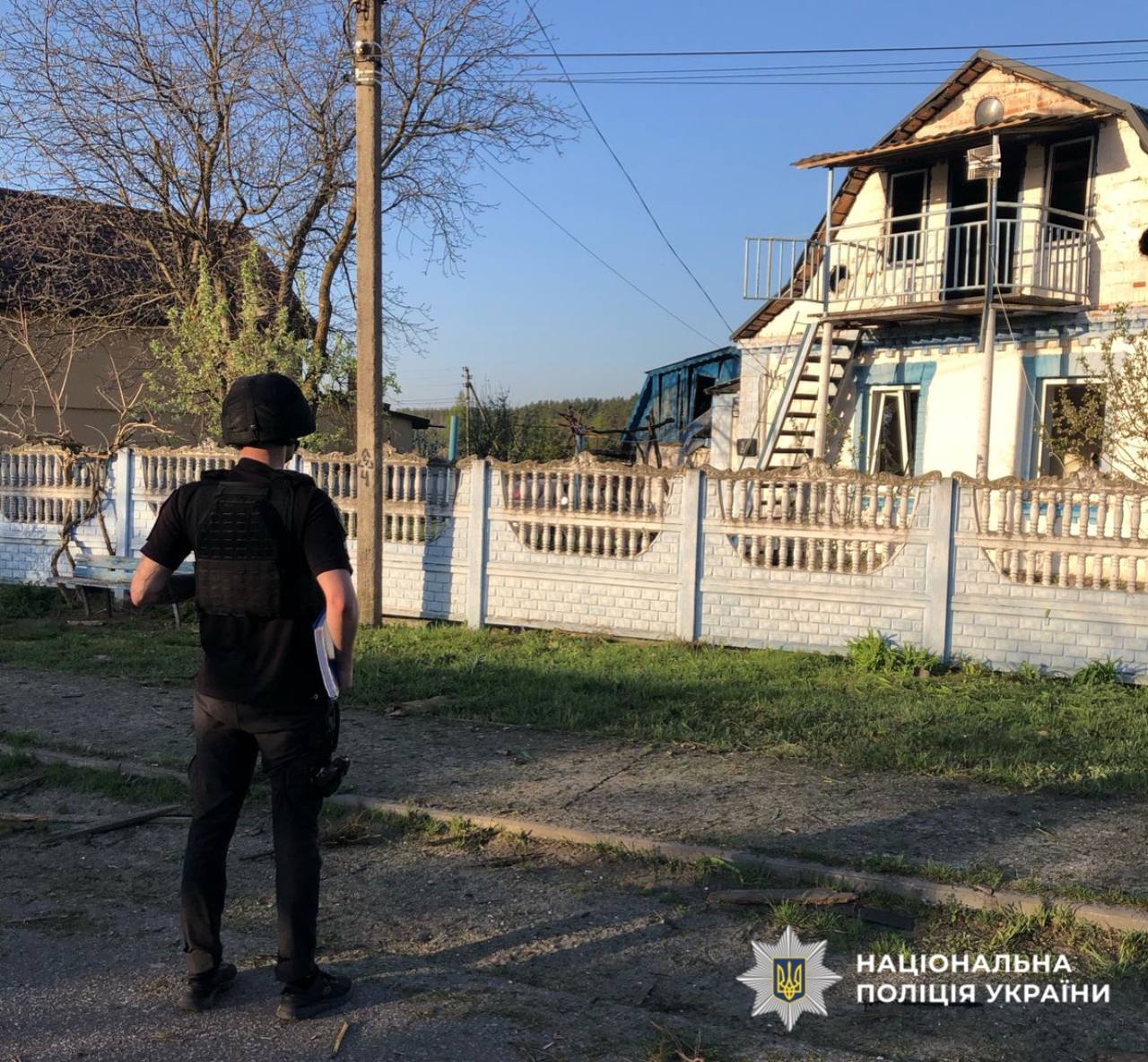 Нічні вибухи на Київщині: з'явилися фото з місця падіння уламків "шахедів"